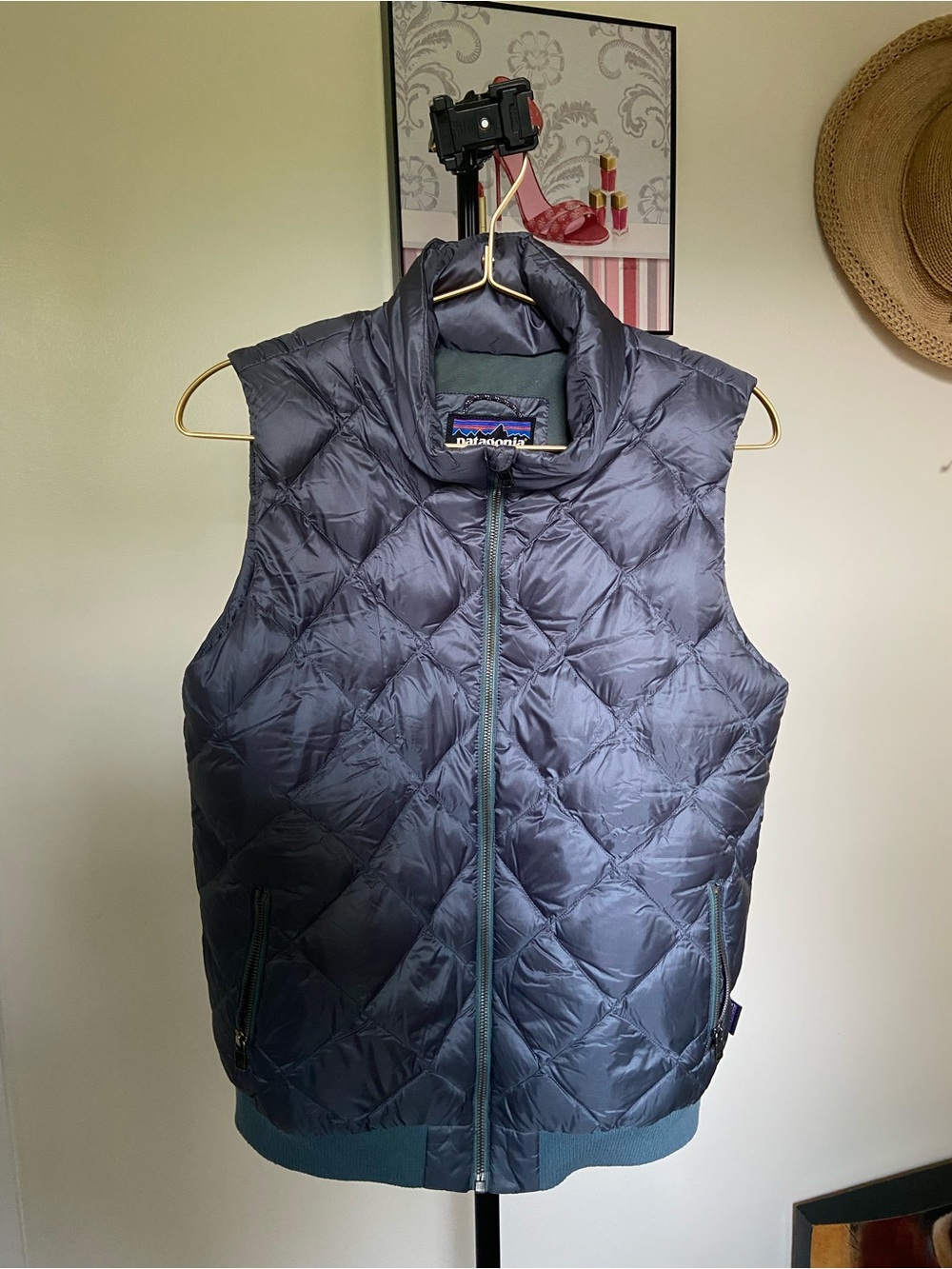 Patagonia Down Women Quilted Vest in Navy Blue